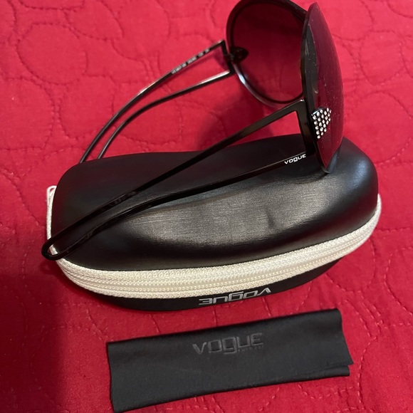 New Vogue sunglasses SOLD! - Picture 6 of 10